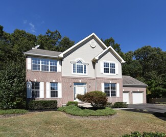10 Shannon Ct, Howell, NJ 07731