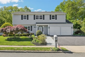 26 Wilson St, Port Jefferson Station, NY 11776
