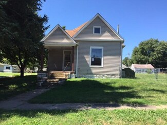 402 N 2nd St, Savannah, MO 64485