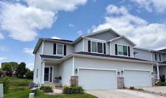 30 Keeneland Ct, Pleasant Hill, IA 50327