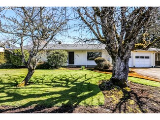 1380 Roundup Dr, Eugene, OR 97401