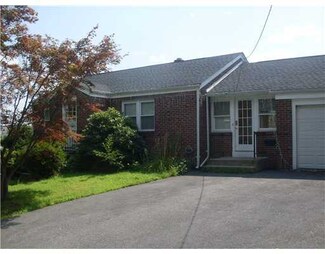 58 Tremont St, Cranston, RI 02920