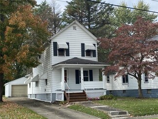 451 8th St, Struthers, OH 44471