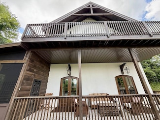 225 Chimney Tops Way, Gatlinburg, TN 37738