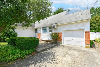 834 Orbit Ln, Uniondale, NY 11553