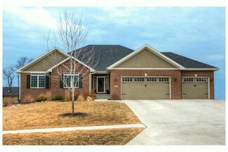 6809 NW 93rd St, Johnston, IA 50131