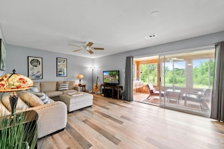 348 County Road B Unit 8, Fontana, WI 53125
