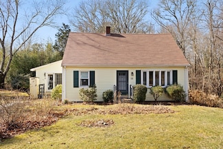 14 Clay Pond Rd, Buzzards Bay, MA 02532