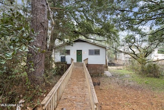 1927 Shady Point Cir, Gautier, MS 39553