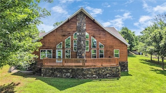 141 Hawn Ave, Huntsville, AR 72740