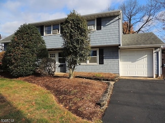 52 Greenbrook Rd, Middlesex, NJ 08846