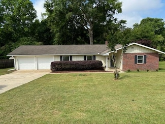 1102 Wimbledon Dr, Dothan, AL 36305