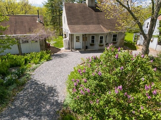 9 Juniper Ln, Damariscotta, ME 04543