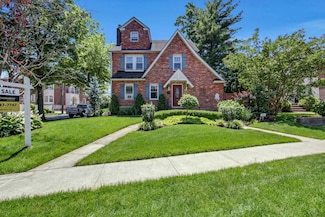 163-18 Cryders Ln, Flushing, NY 11357