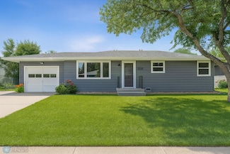 3113 8th St N, Fargo, ND 58102