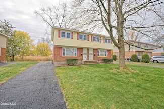 34 Commodore St, Albany, NY 12205