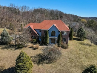 1665 Ridgewood Dr, Effort, PA 18330