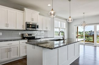 8111 N Sycamore Ave, Kansas City, MO 64158