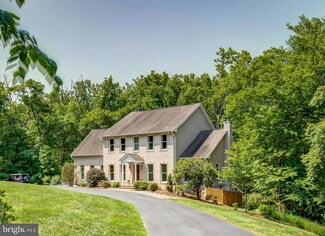 8140 Rondelay Ln, Fairfax Station, VA 22039