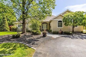 7432 N Colfax St, Dalton Gardens, ID 83815