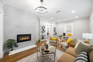 813 Elsbeth St, Dallas, TX 75208