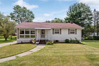 5366 Peach St, Louisville, OH 44641
