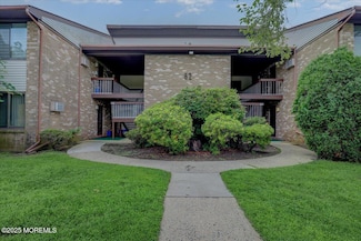 82 Amberly Dr Unit D, Manalapan, NJ 07726