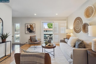 155 Sharene Ln Unit 109, Walnut Creek, CA 94596
