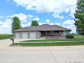 2938 Rainbow Dr, Mason City, IA 50401