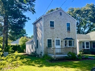 32 Elmwood St Unit 2, Wareham, MA 02571