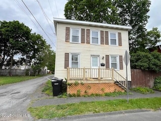 29 113th St, Troy, NY 12182