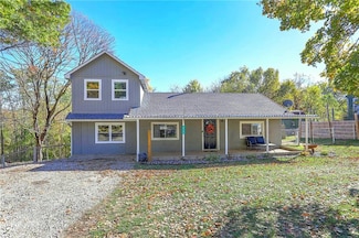 915 Dickinson Rd, Independence, MO 64050