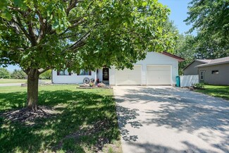 403 Kim Ln, Owatonna, MN 55060