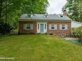 907 Inman Rd, Schenectady, NY 12309