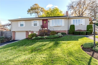 17 Woodview Dr, Cranston, RI 02920