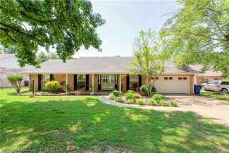 2820 Dallas Dr, Fort Smith, AR 72901