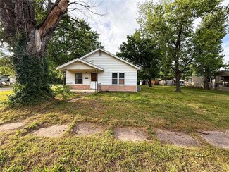1101 E Sycamore St, Columbus, KS 66725