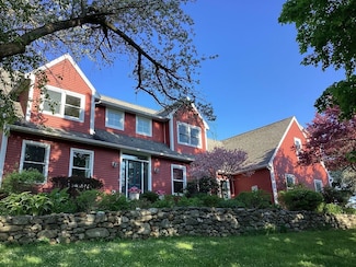 33 Vista Dr, Shelburne, VT 05482