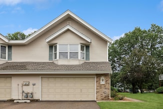 517 Upper Wood Way, Burnsville, MN 55337