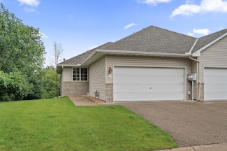 5570 Nathan Ln N Unit 4, Plymouth, MN 55442