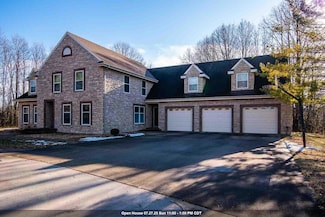 2051 Manitowoc Rd, Menasha, WI 54952