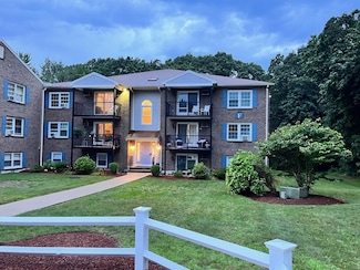 610 S Franklin St Unit F301, Holbrook, MA 02343