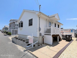 215 Harbor Dr, Lavallette, NJ 08735