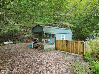 286 Childs Rd, Harriman, TN 37748