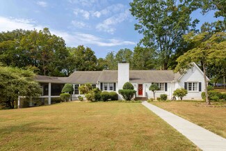 915 Riverview Dr, Florence, AL 35630