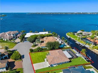 775 Cal Cove Dr, Fort Myers, FL 33919