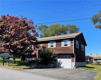 118 Kenyon Rd, Tiverton, RI 02878