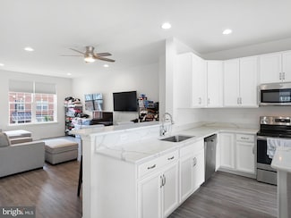 3529 Naamans Dr, Claymont, DE 19703