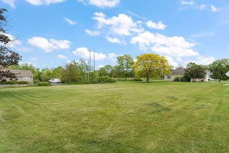 256 Pineview Ln, Valparaiso, IN 46383