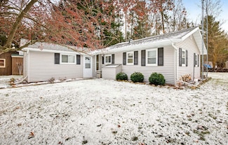 N5326 Ronaldson Dr, Wild Rose, WI 54984